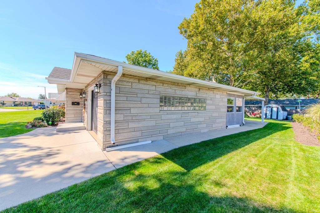 405 Bevan Drive E, Joliet, IL 60435 — photo 5