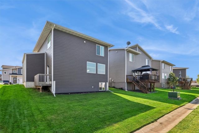 1406 NE Little Beaver Drive, Grimes, IA 50111