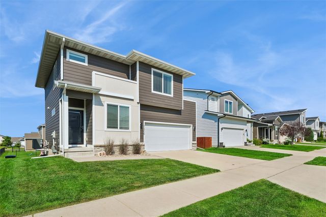 1406 NE Little Beaver Drive, Grimes, IA 50111