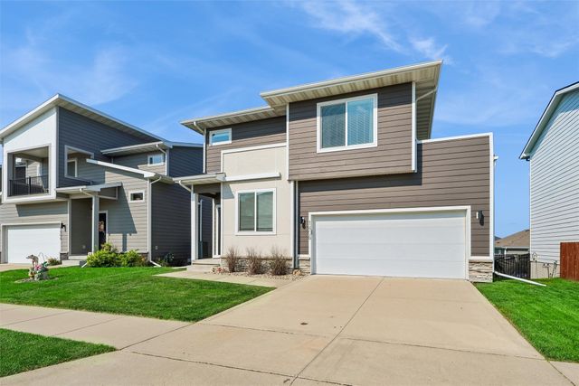 1406 NE Little Beaver Drive, Grimes, IA 50111