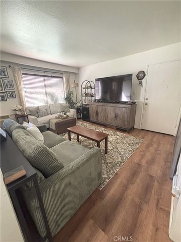 1345 Cabrillo Park J11, Santa Ana, CA 92701