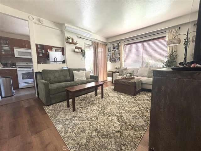 1345 Cabrillo Park J11, Santa Ana, CA 92701