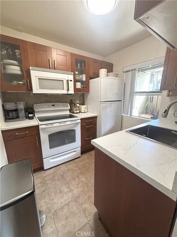 1345 Cabrillo Park J11, Santa Ana, CA 92701