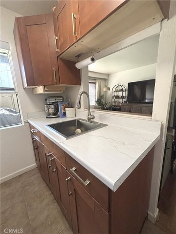 1345 Cabrillo Park J11, Santa Ana, CA 92701