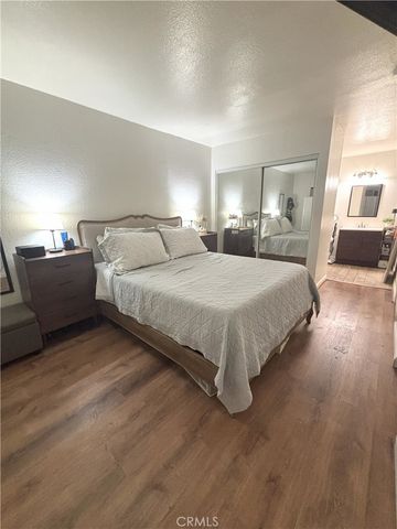 1345 Cabrillo Park J11, Santa Ana, CA 92701