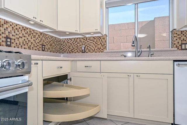 1017 E MONTOYA Lane, Phoenix, AZ 85024