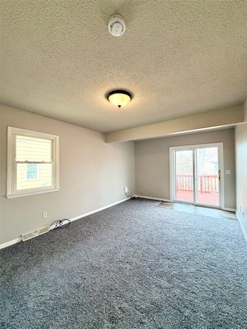 7713 Dellwood Drive, Urbandale, IA 50322