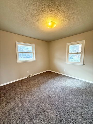 7713 Dellwood Drive, Urbandale, IA 50322