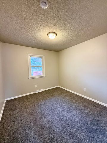 7713 Dellwood Drive, Urbandale, IA 50322