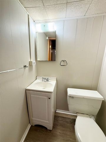 7713 Dellwood Drive, Urbandale, IA 50322