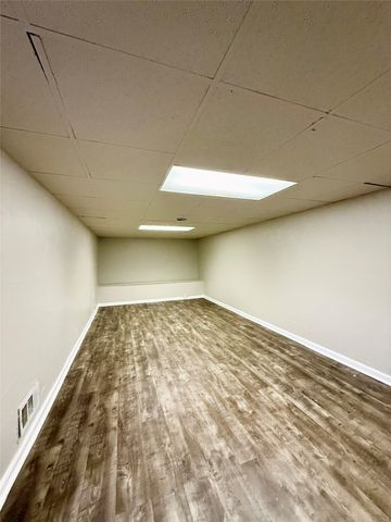 7713 Dellwood Drive, Urbandale, IA 50322