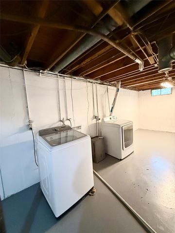 7713 Dellwood Drive, Urbandale, IA 50322