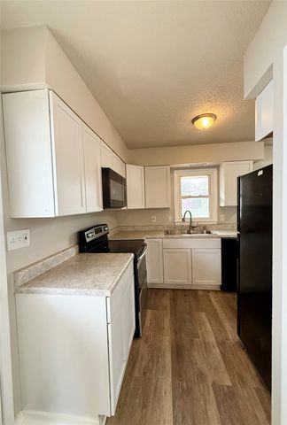 7713 Dellwood Drive, Urbandale, IA 50322