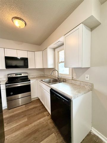 7713 Dellwood Drive, Urbandale, IA 50322