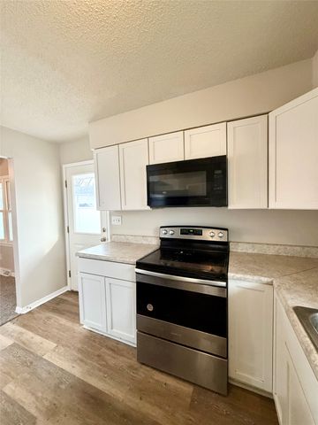 7713 Dellwood Drive, Urbandale, IA 50322