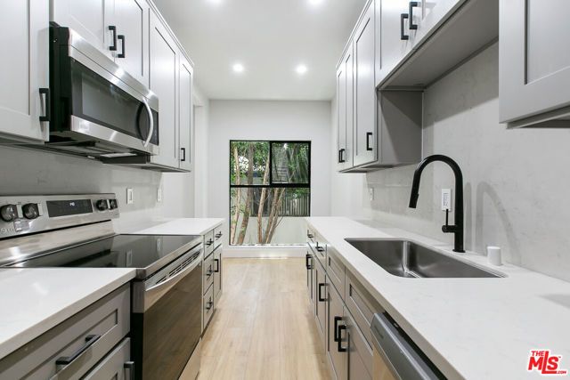 7229 Willoughby Avenue 15, Los Angeles, CA 90046