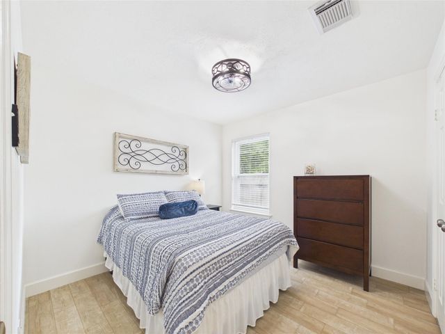 1210 Berkeley Lake Lane, Houston, TX 77062