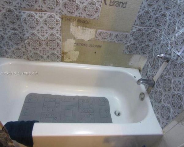 2800 NW 9th Place, Fort Lauderdale, FL 33311
