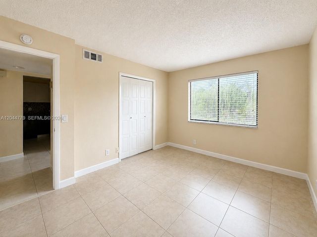 405 Lakeview Drive 202, Weston, FL 33326