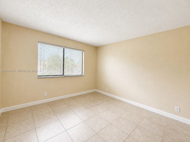 405 Lakeview Drive 202, Weston, FL 33326