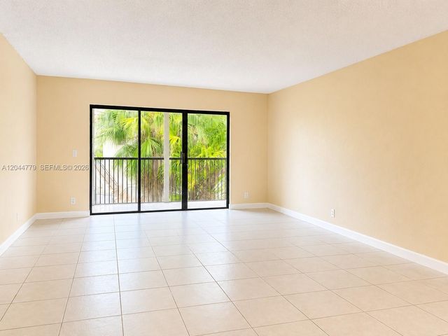 405 Lakeview Drive 202, Weston, FL 33326