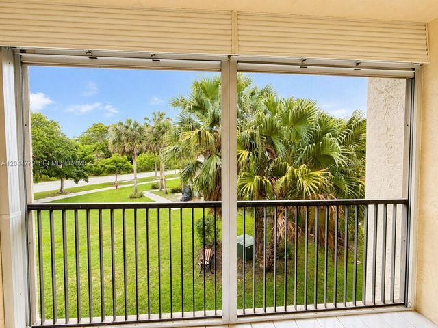 405 Lakeview Drive 202, Weston, FL 33326