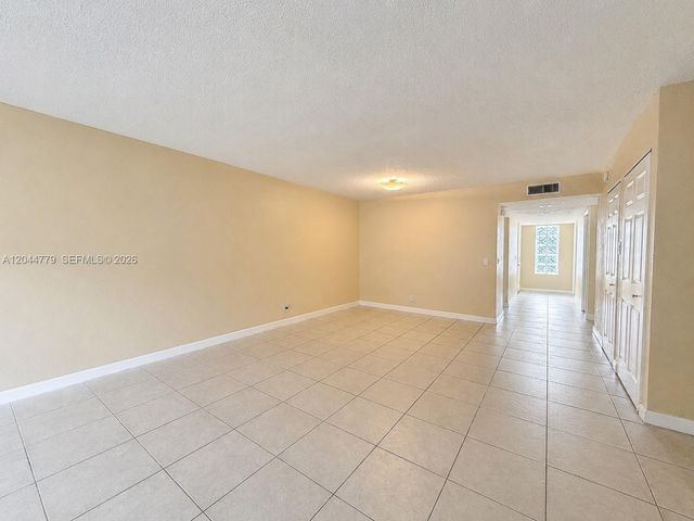 405 Lakeview Drive 202, Weston, FL 33326