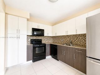 405 Lakeview Drive 202, Weston, FL 33326