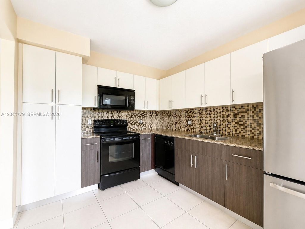 405 Lakeview Drive 202, Weston, FL 33326