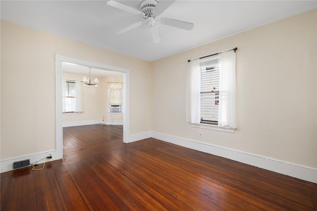 9 Cummings Road, Newport, RI 02840