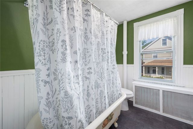 9 Cummings Road, Newport, RI 02840