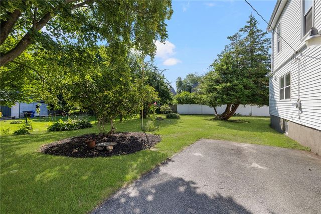 9 Cummings Road, Newport, RI 02840