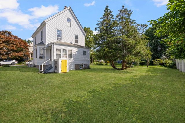 9 Cummings Road, Newport, RI 02840