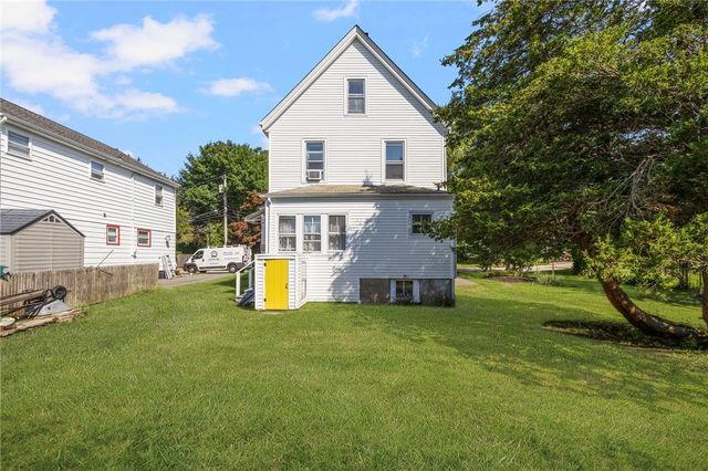 9 Cummings Road, Newport, RI 02840