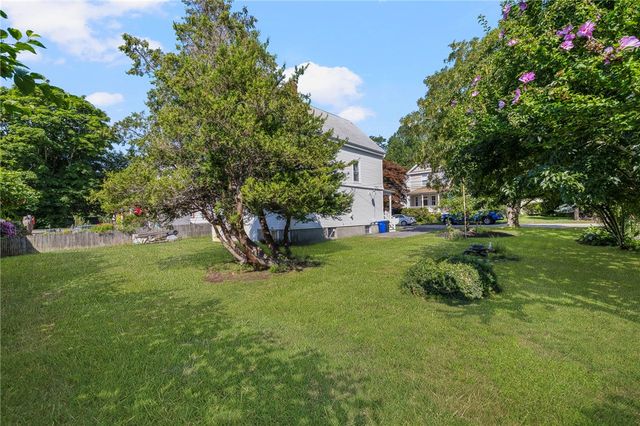 9 Cummings Road, Newport, RI 02840