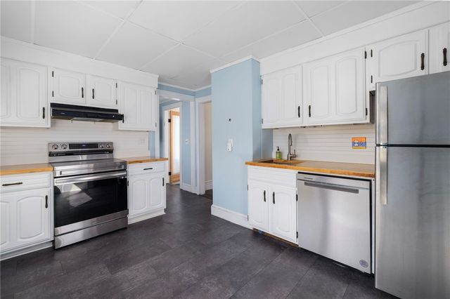 9 Cummings Road, Newport, RI 02840
