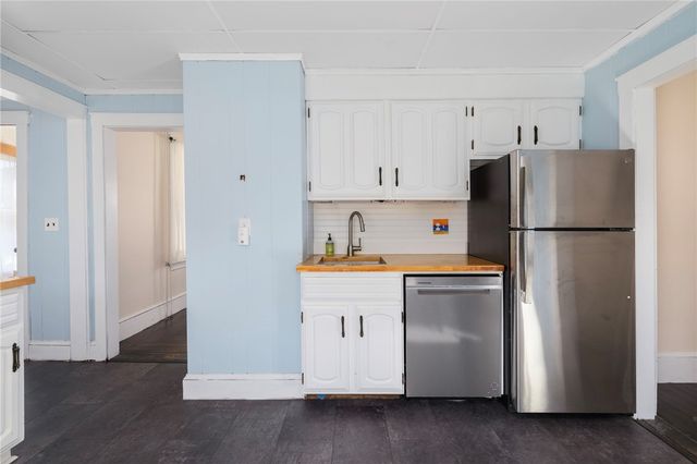 9 Cummings Road, Newport, RI 02840