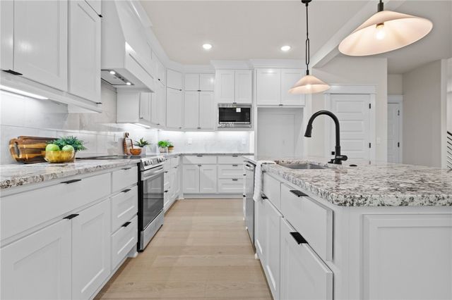 30 Cromer Drive, Bella Vista, AR 72715