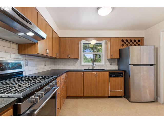 9125 Sw GARDEN HOME Rd, Portland, OR 97223