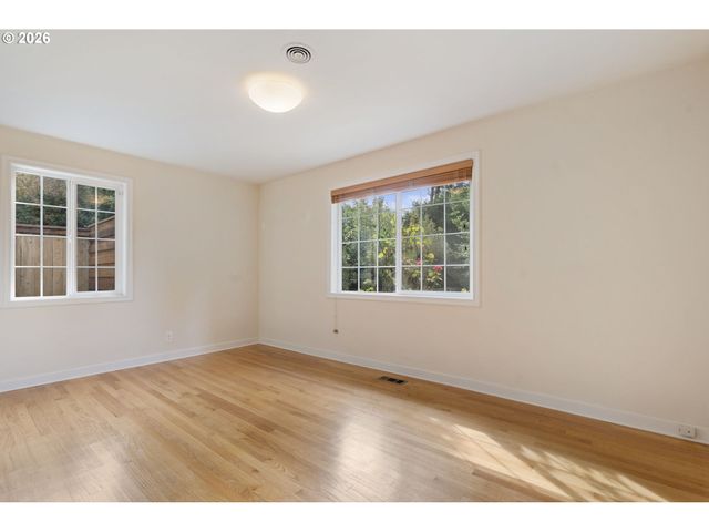 9125 Sw GARDEN HOME Rd, Portland, OR 97223