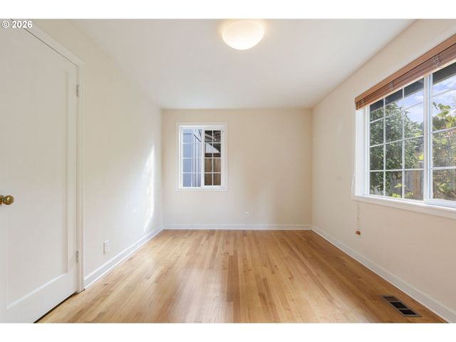 9125 Sw GARDEN HOME Rd, Portland, OR 97223