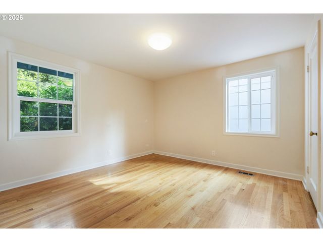 9125 Sw GARDEN HOME Rd, Portland, OR 97223