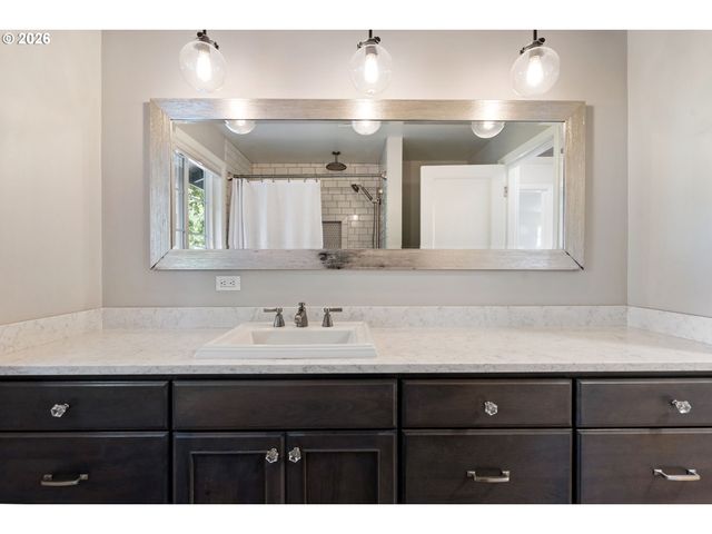 9125 Sw GARDEN HOME Rd, Portland, OR 97223