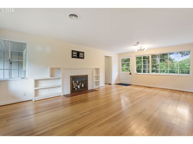 9125 Sw GARDEN HOME Rd, Portland, OR 97223