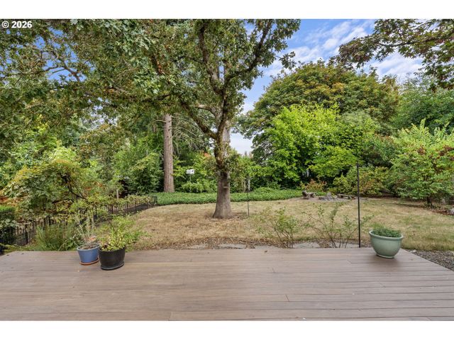 9125 Sw GARDEN HOME Rd, Portland, OR 97223