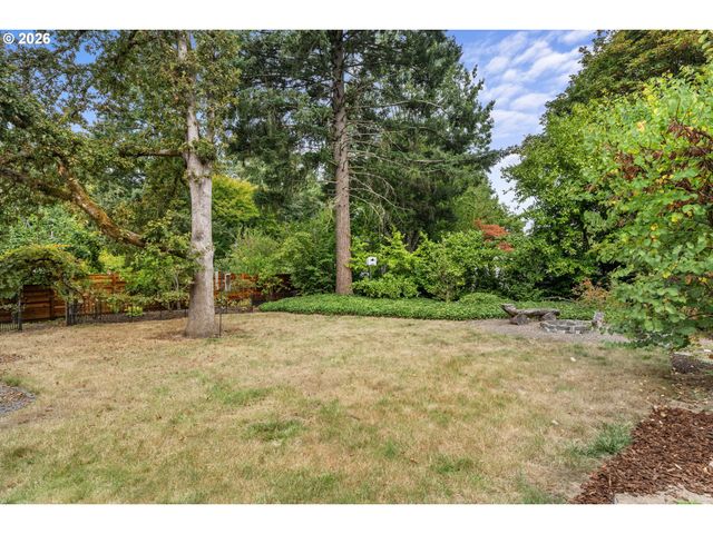 9125 Sw GARDEN HOME Rd, Portland, OR 97223