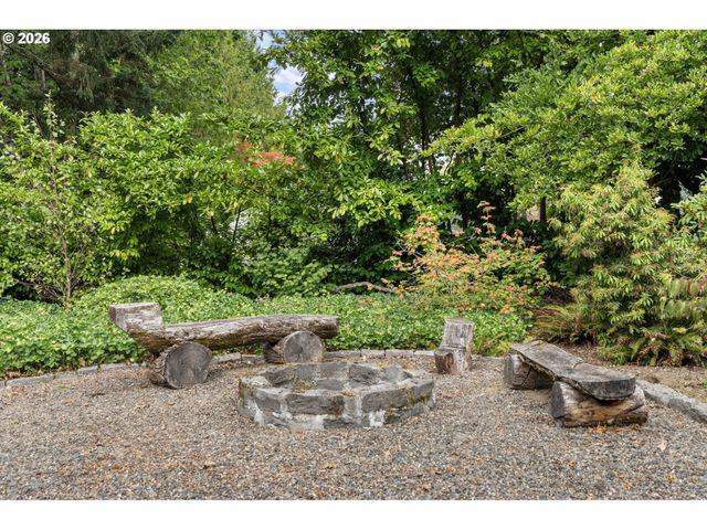 9125 Sw GARDEN HOME Rd, Portland, OR 97223