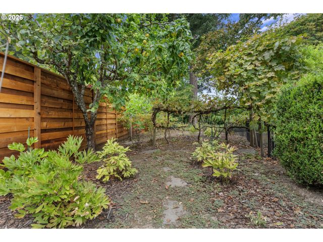 9125 Sw GARDEN HOME Rd, Portland, OR 97223