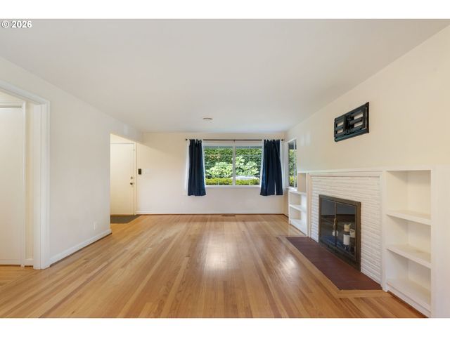 9125 Sw GARDEN HOME Rd, Portland, OR 97223