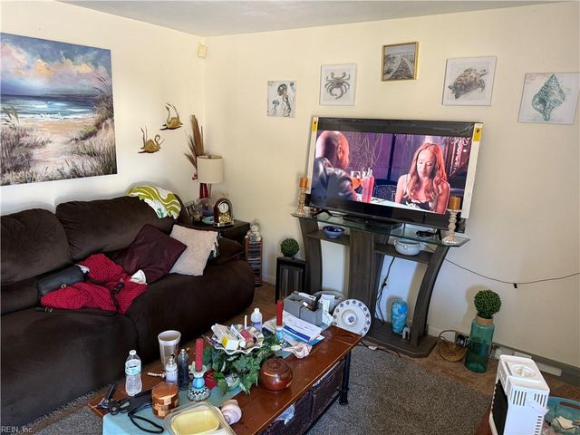 1100 Aberdeen RD, Hampton, VA 23666